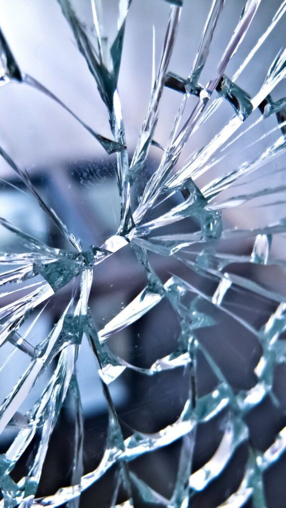 Broken Glass live wallpaper &