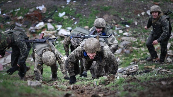 Более 3 500 работ на тему «знак остановите войну»: стоковые