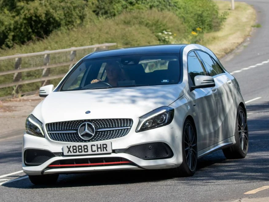 Mercedes Classe A Hatchback pour la sécurité du jeune conducteur